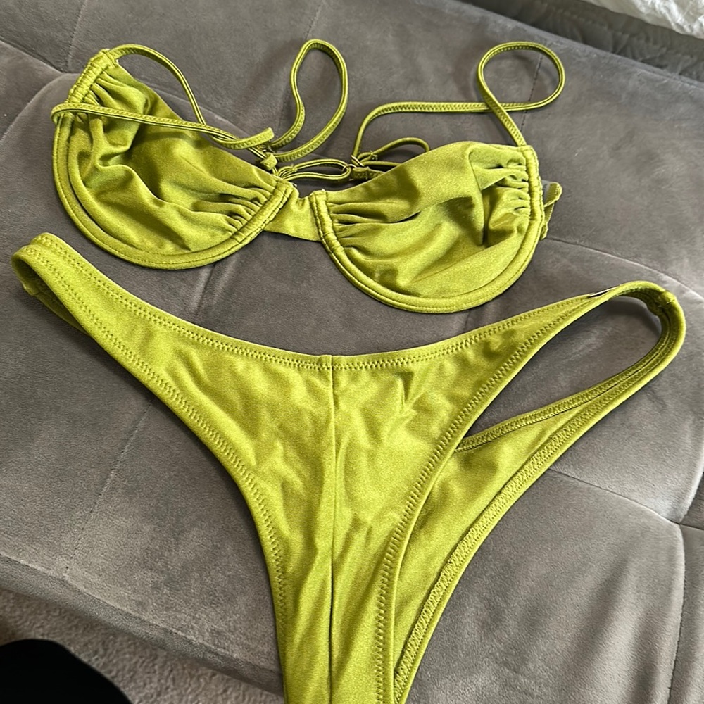 BRAND NEW green white fox bikini medium bottom small top never
